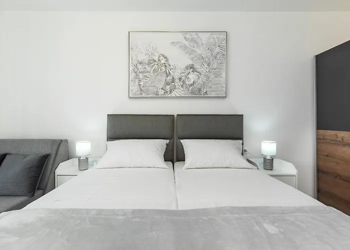 Living アパート リエカ